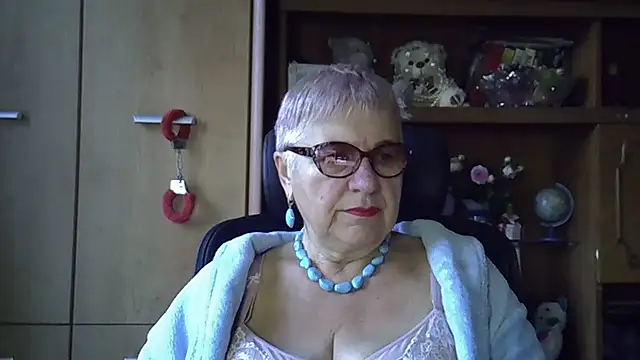 SweetCherry27 online show from September 29, 2025, 4:30 am