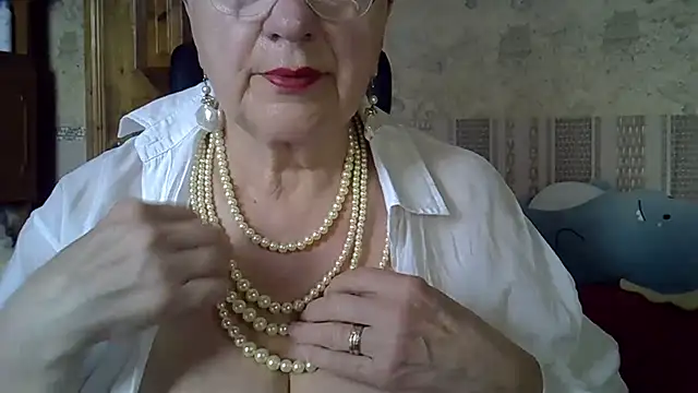 SweetCherry27 online show from May 18, 2026, 4:12 pm