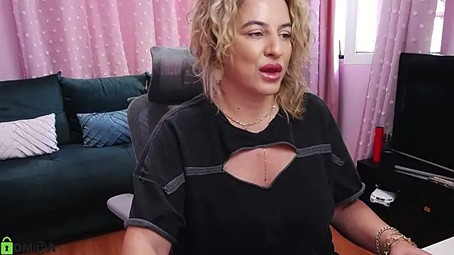 Snapshot of CarrieLoveX chatting on September 22, 2025, 5:24 am CarrieLoveX online show from September 22, 2025, 5:24 am