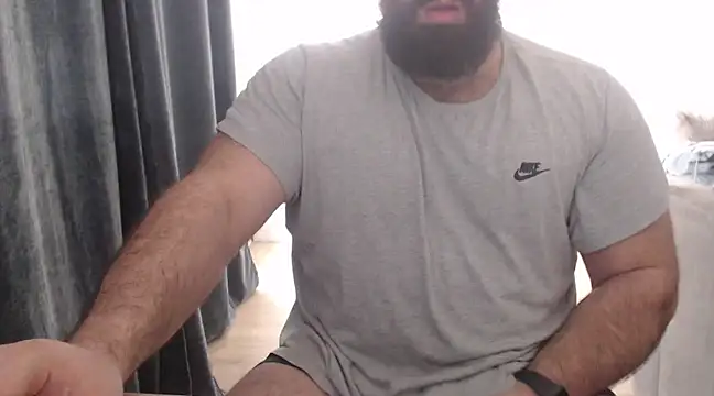 hugemachohandsome online show from February 25, 2025, 2:58 pm