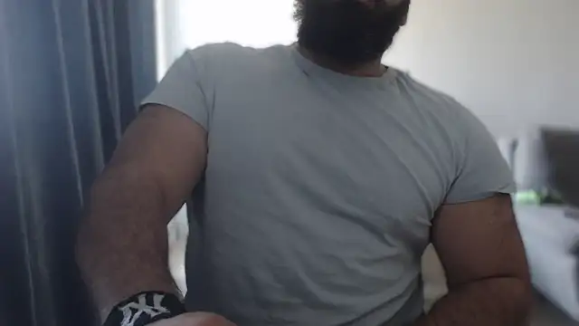 hugemachohandsome online show from September 24, 2025, 7:04 am