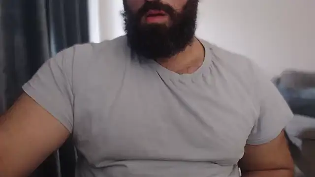 hugemachohandsome online show from September 26, 2025, 2:57 pm