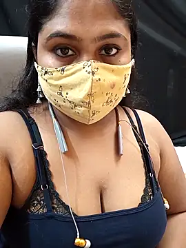 Snapshot of Sophiaboudi chatting on October 7, 2025, 6:20 pm Sophiaboudi online show from October 7, 2025, 6:20 pm