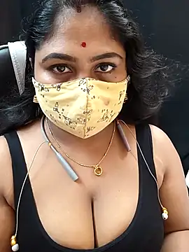 Snapshot of Sophiaboudi chatting on October 8, 2025, 5:35 pm Sophiaboudi online show from October 8, 2025, 5:35 pm