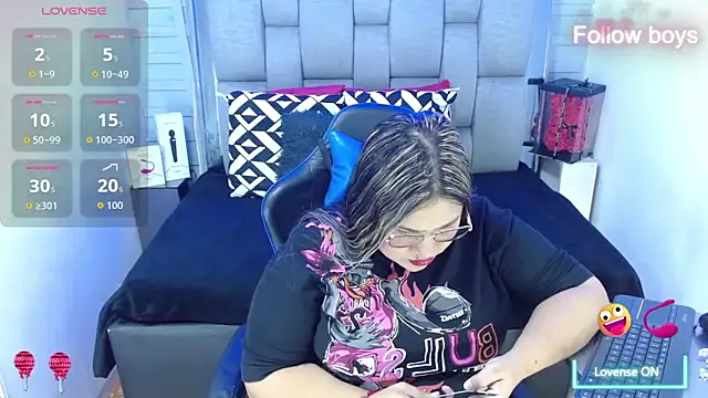 Snapshot of evelin_zaens chatting on October 17, 2025, 4:27 am evelin zaens online show from October 17, 2025, 4:27 am