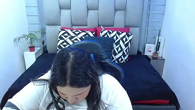 evelin zaens online show from March 11, 2026, 4:28 am