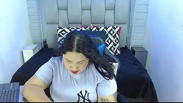 Snapshot of evelin_zaens chatting on September 16, 2025, 4:02 am evelin zaens online show from September 16, 2025, 4:02 am