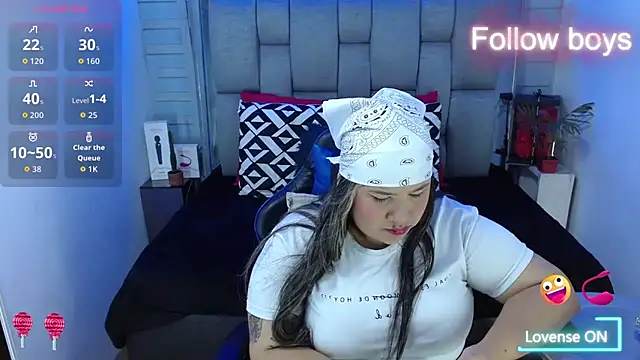 evelin zaens online show from November 12, 2025, 4:05 am