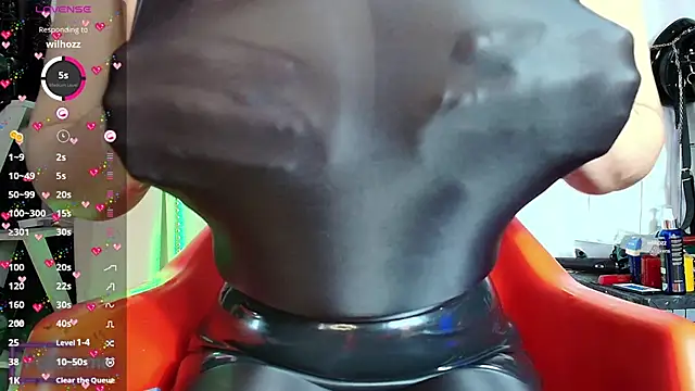 LatexDevil Blondie online show from March 5, 2025, 5:50 pm
