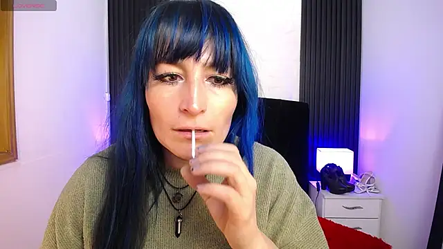 alicia moom online show from February 6, 2025, 6:46 pm