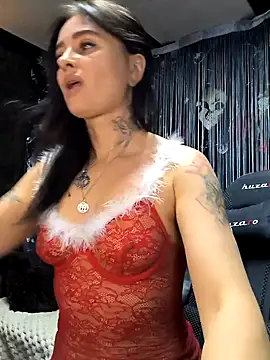 KikiXRed online show from December 3, 2024, 6:44 pm