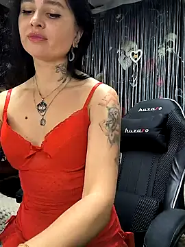 KikiXRed online show from December 18, 2024, 8:53 am