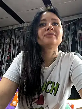 KikiXRed online show from April 15, 2026, 8:42 am