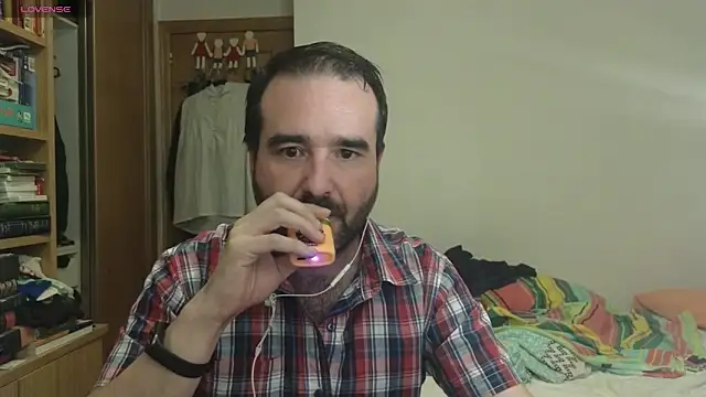 curiosillo83 online show from October 2, 2025, 2:48 am