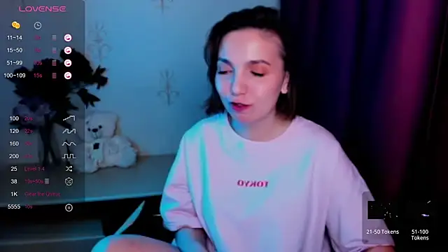 KindHazelHere  online show from November 19, 2025, 10:10 pm