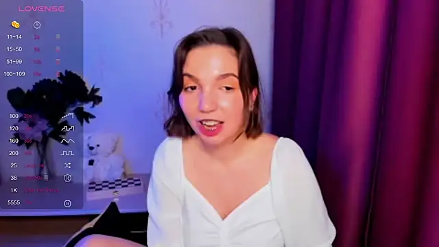 KindHazelHere  online show from December 16, 2025, 3:44 am