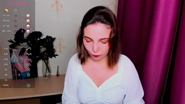 KindHazelHere  online show from September 11, 2025, 5:13 pm