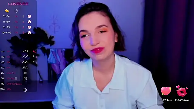 KindHazelHere  online show from October 13, 2025, 9:33 am