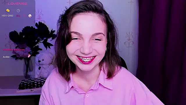 KindHazelHere  online show from March 31, 2026, 11:07 pm