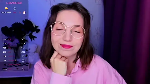 KindHazelHere  online show from April 13, 2026, 12:53 pm