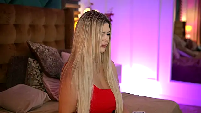 Snapshot of SophieBoobsX chatting on October 4, 2025, 5:53 am SophieBoobsX online show from October 4, 2025, 5:53 am