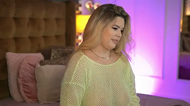 Snapshot of SophieBoobsX chatting on October 18, 2025, 5:53 am SophieBoobsX online show from October 18, 2025, 5:53 am