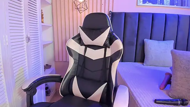 Snapshot of ashlye_miller_ chatting on February 8, 2026, 4:32 am ashlye miller online show from February 8, 2026, 4:32 am