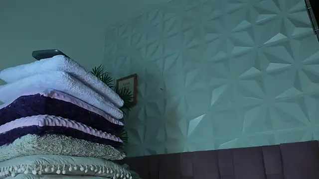 Hellen Sky online show from October 15, 2025, 6:05 pm