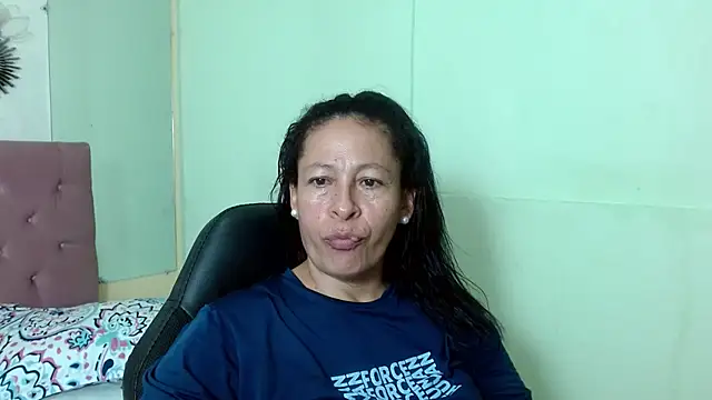 mature martina online show from March 10, 2025, 11:27 pm