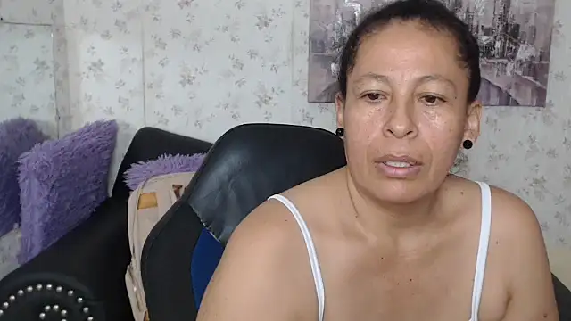 Snapshot of mature_martina chatting on June 30, 2026, 10:04 am mature martina online show from June 30, 2026, 10:04 am