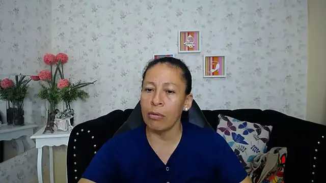 mature martina online show from February 17, 2025, 11:11 pm