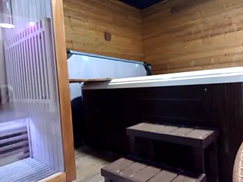 Snapshot of feline27 chatting on October 23, 2025, 10:36 am feline27 online show from October 23, 2025, 10:36 am