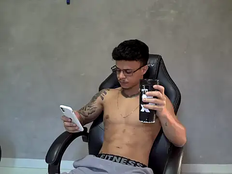 Gust027 online show from April 16, 2026, 7:03 pm