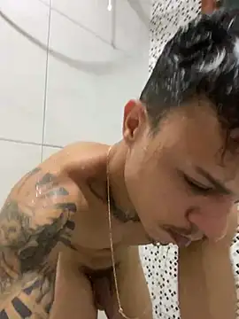 Gust027 online show from April 17, 2026, 1:08 am