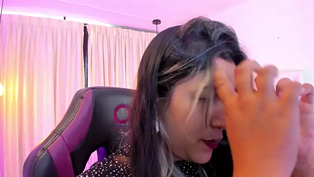 BonnieBad01 online show from February 10, 2025, 6:56 pm