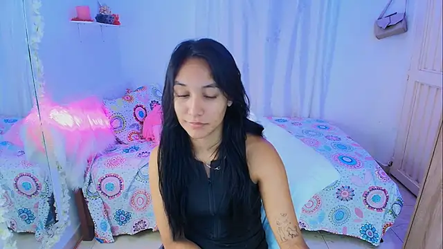 Snapshot of Nanami_19 chatting on October 19, 2025, 6:10 pm Nanami 19 online show from October 19, 2025, 6:10 pm