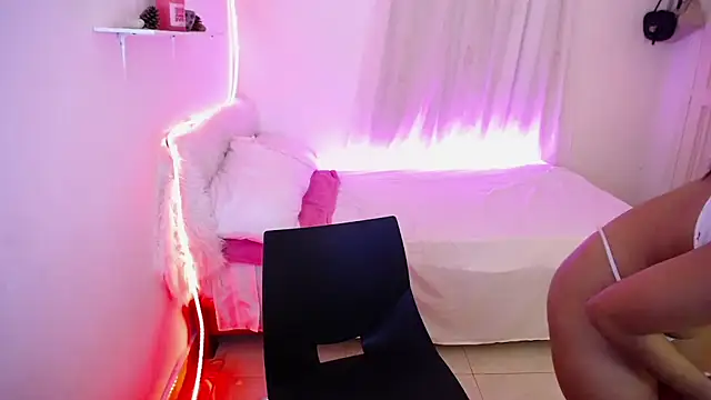 Snapshot of Nanami_19 chatting on September 19, 2025, 7:29 pm Nanami 19 online show from September 19, 2025, 7:29 pm