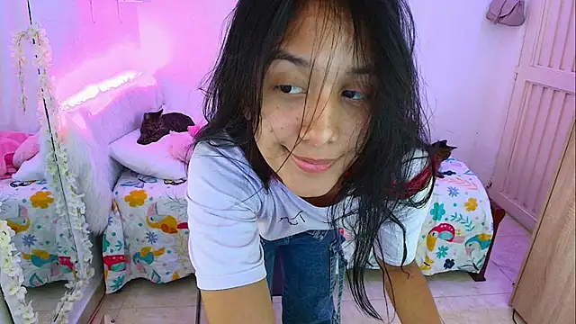 Snapshot of Nanami_19 chatting on October 3, 2025, 10:33 pm Nanami 19 online show from October 3, 2025, 10:33 pm