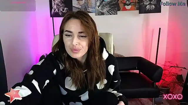 xx adrihanna xx online show from March 4, 2025, 5:13 pm