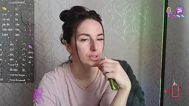 Snapshot of xx_adrihanna_xx chatting on May 11, 2026, 5:42 am xx adrihanna xx online show from May 11, 2026, 5:42 am