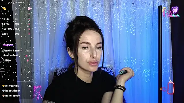 Snapshot of xx_adrihanna_xx chatting on May 7, 2026, 6:11 pm xx adrihanna xx online show from May 7, 2026, 6:11 pm
