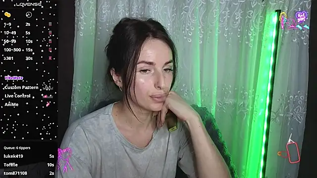 Snapshot of xx_adrihanna_xx chatting on May 9, 2026, 6:33 pm xx adrihanna xx online show from May 9, 2026, 6:33 pm