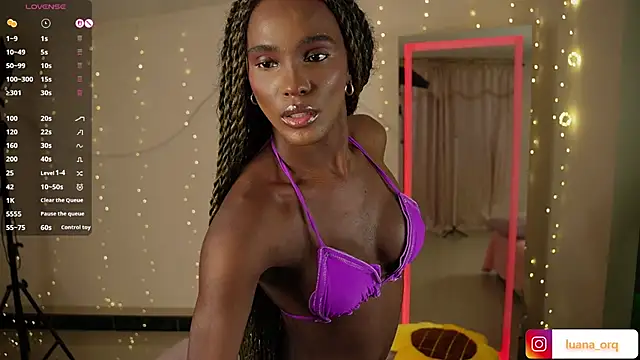 Snapshot of LuanaRisque chatting on April 20, 2026, 7:55 am LuanaRisque online show from April 20, 2026, 7:55 am