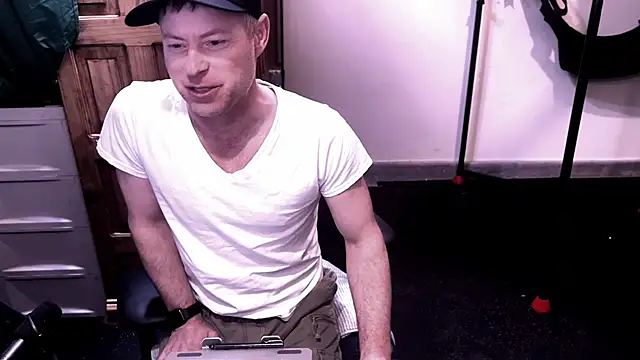 Snapshot of GymyXY chatting on March 5, 2025, 7:49 am GymyXY online show from March 5, 2025, 7:49 am