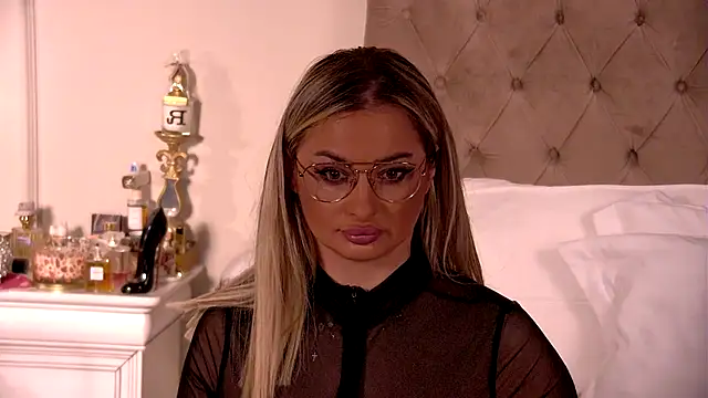 Snapshot of Denisse_Perry chatting on September 29, 2025, 12:06 am Denisse Perry online show from September 29, 2025, 12:06 am