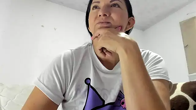 Snapshot of Angelblue_ chatting on October 14, 2025, 1:34 pm Angelblue  online show from October 14, 2025, 1:34 pm