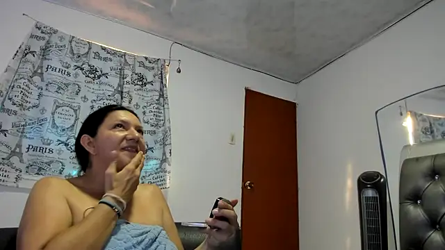 Snapshot of Angelblue_ chatting on October 28, 2025, 2:27 pm Angelblue  online show from October 28, 2025, 2:27 pm