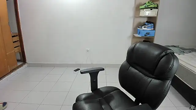 imtonny19 online show from March 12, 2025, 12:42 am