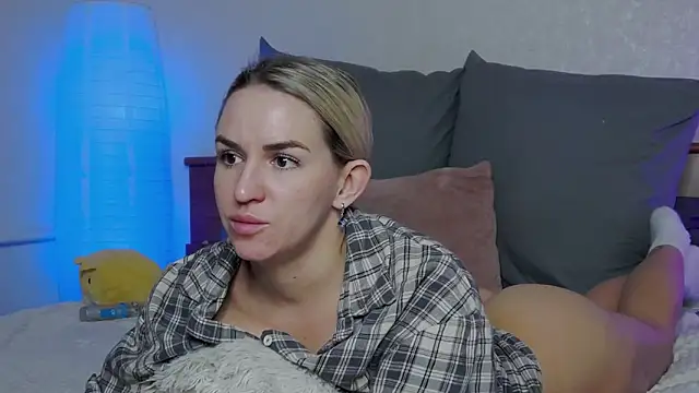 SofiJames online show from February 1, 2025, 9:43 am