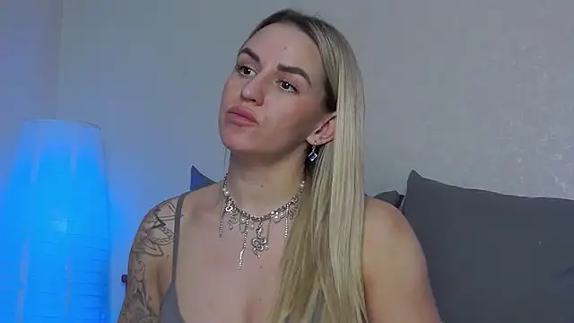 SofiJames online show from March 8, 2025, 9:28 am